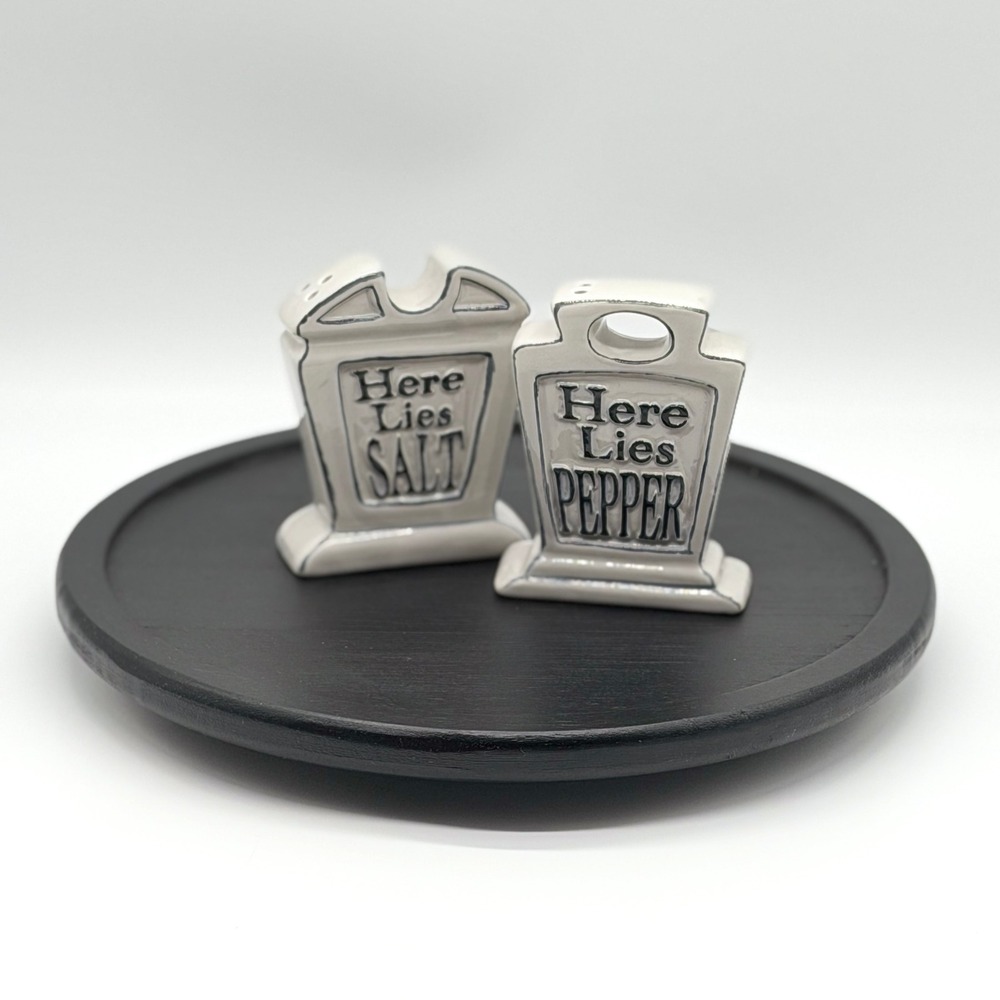 ONE HUNDRED 80 DGREES Tombstone Salt Pepper Shakers Halloween Spooky Decor - Picture 3 of 10